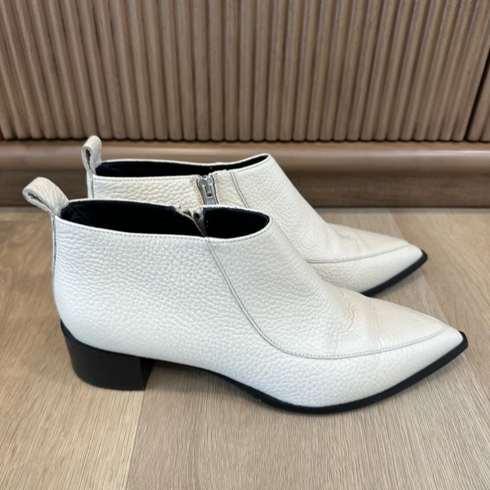 Everlane step out